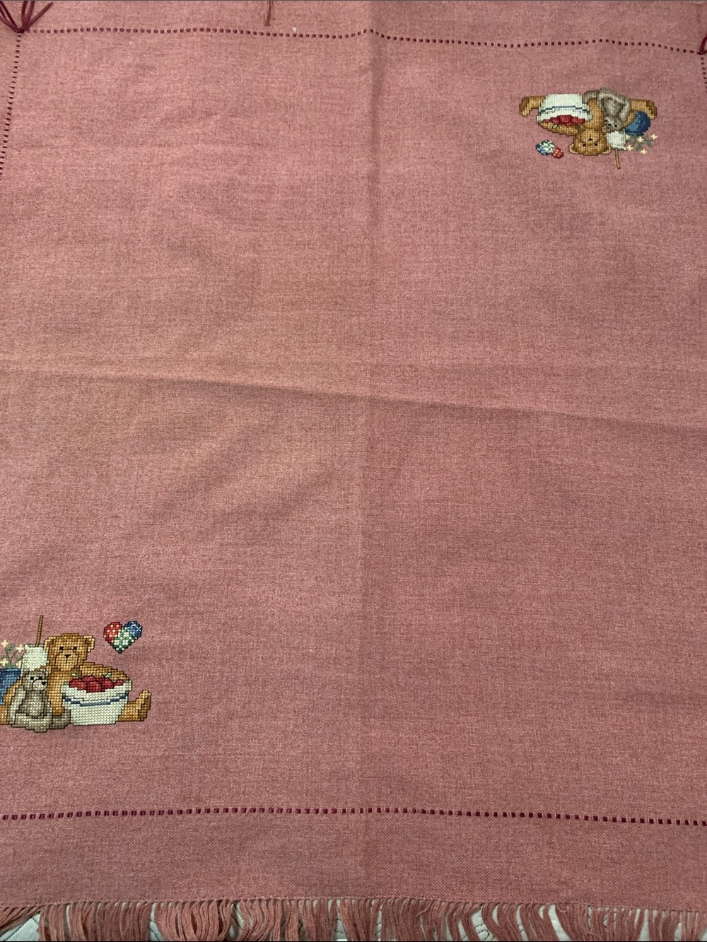🧸 🐻 Vintage Hand-Embroidered Pink Throw with Teddy Bear Motif